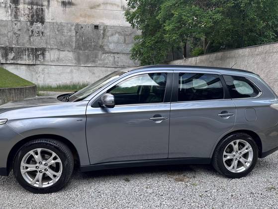 MITSUBISHI OUTLANDER 3.0 GT 4X4 V6 24V GASOLINA 4P AUTOMÁTICO MITSUBISHI OUTLANDER 3.0 GT 4X4 V6 24V GASOLINA 4P AUTOMÁTICO